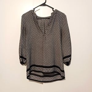 Ladies Violet + Claire Size S Black and White Blouse.